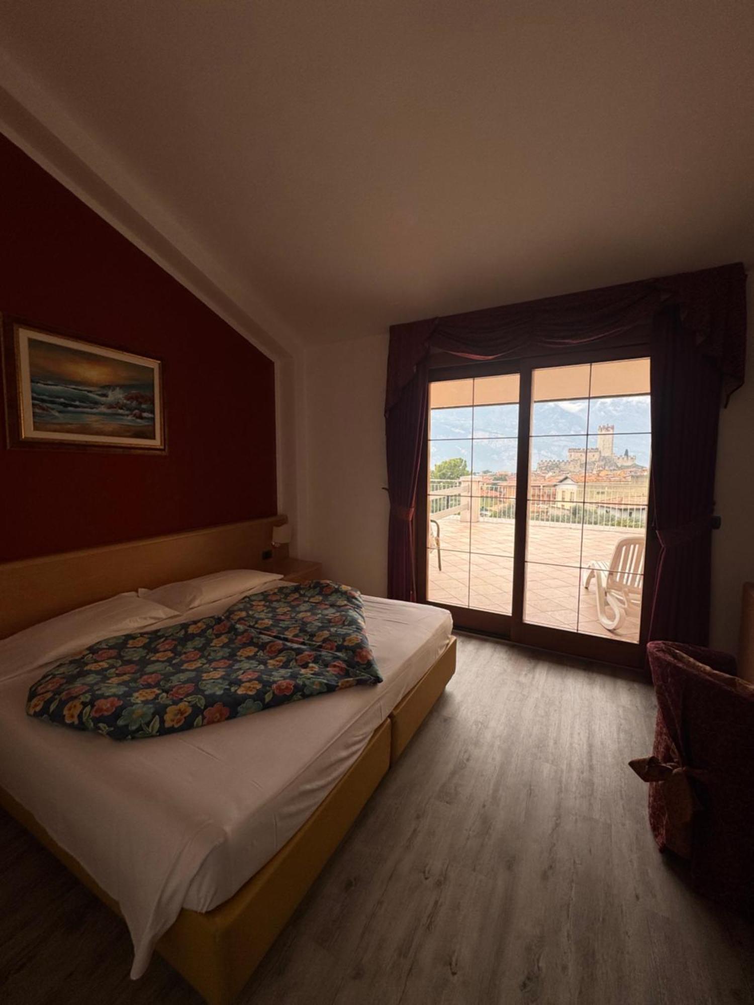 Hotel Alpi มัลเชซิเน ภายนอก รูปภาพ